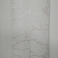 Tapeta przecierany beton ze złotem